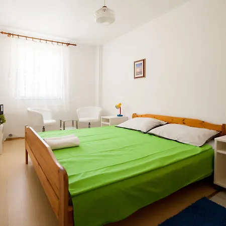 Friendly People's 3*