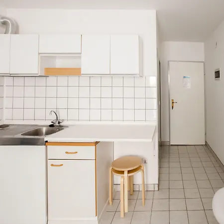 Friendly People's 3*