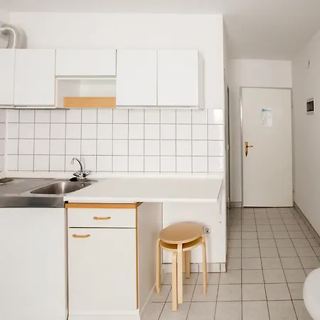 Friendly People's Gostinjska kuća 3*