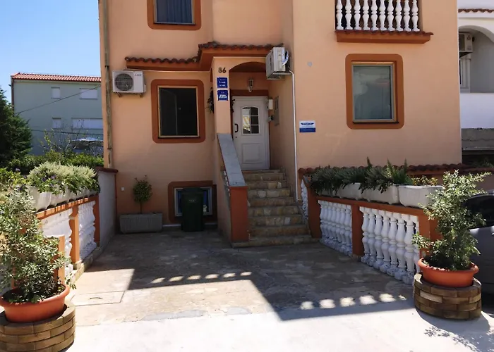 Friendly People's 3*